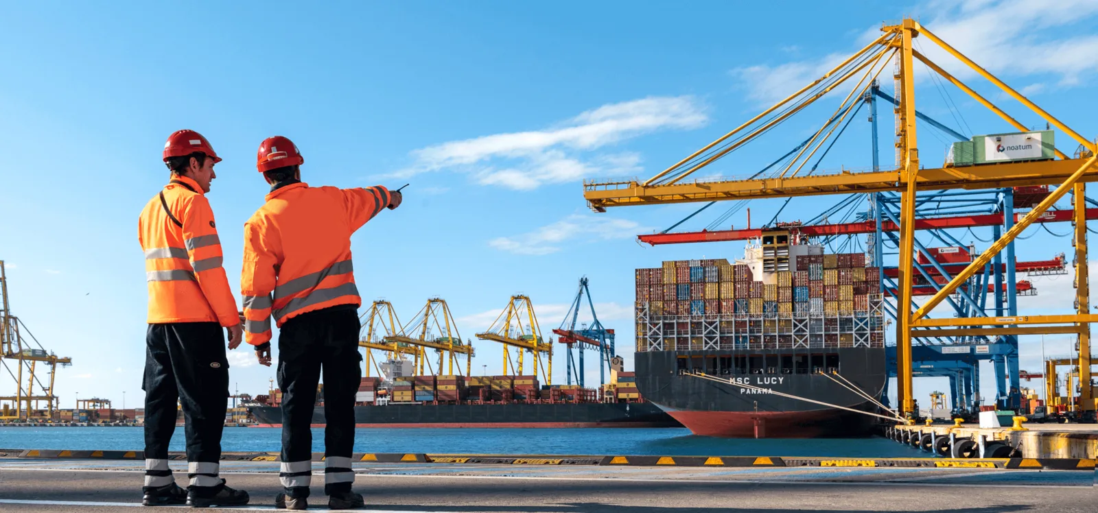 Sahada çalışan ACR Gümrük operasyon ekibi